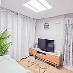 Artistay #6 - Pet Friendly - 1 Room - Party Room - Sillim Station Danggok Station - 2 Person