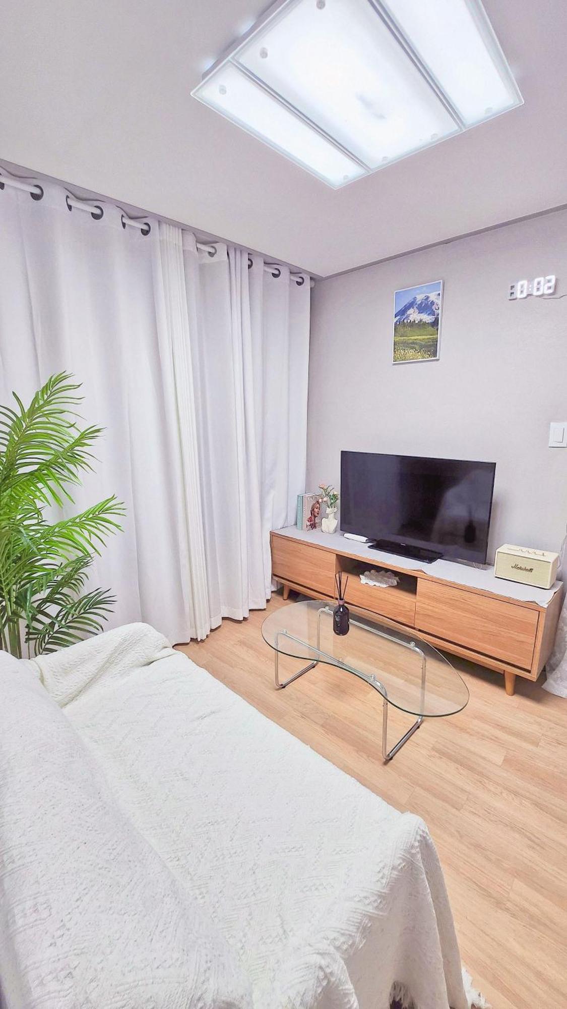 Artistay #6 - Pet Friendly - 1 - Party - Sillim Station Danggok Station - 2 Person Apartment *